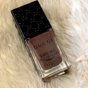 Gucci Nail Bold High-Glass Lacquer